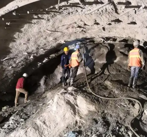 亭湖拱顶带模注浆料的施工流程及注意事项